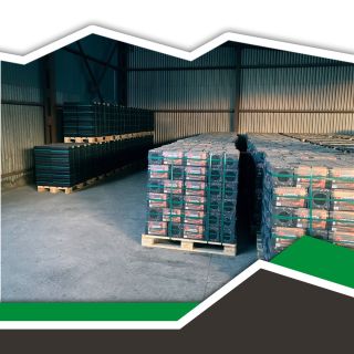 Nyní pouze u nás za krásných 149 Kč/svazek! 👷🏻‍♂️🍻 Uhelné brikety ve svazku (vlevo v rohu našeho skladu) jsou oblíbené pro...